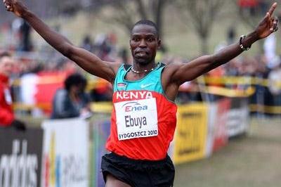 Joseph Ebuya of Kenya celebrates winning the men's senior race in Bydgoszcz 2010 (Getty Images)