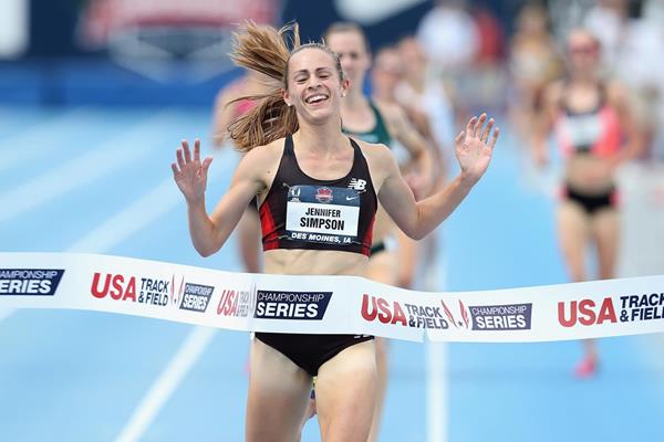 Jenny Simpson crosses the line in the 5000m at the 2013 US Championships (Getty Images)