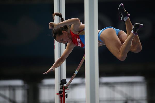 DAY2 (11/08/2013): Elena ISINBAEVA Women Qualification (EOS-1D X + EF200-400mm F4L IS USM Extender 1.4X, F5.6, 1/1600sec., ISO10000) (Jun Tsukida)