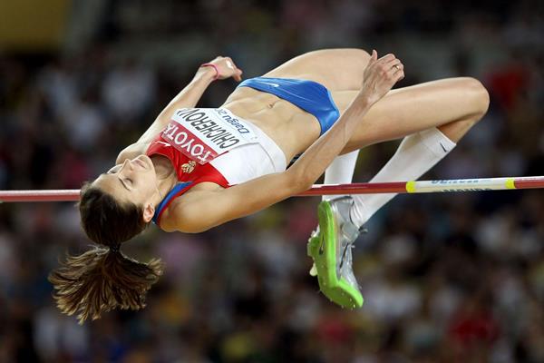 Anna Chicherova of Russia competes in the women's high jump final in Daegu (Getty Images)
