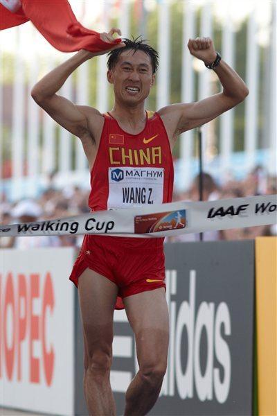 Zhen Wang of China celebrates winning the 20km at the IAAF World Race Walking Cup in Saransk (Getty Images)