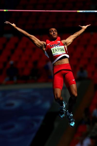 Ashton Eaton in the mens Decathlon Pole Vault at the IAAF World Athletics Championships Moscow 2013 (Getty Images)