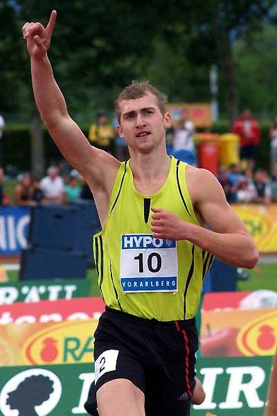 Andrei Krauchanka salutes his victory in Götzis (Lorenzo Sampaolo)