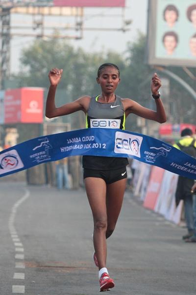 Yebrqual Melese winning in Hyderabad (Hyderabad Organisers)