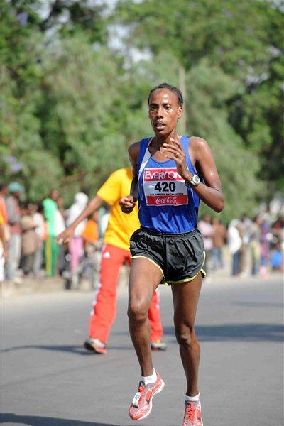 Zeytuna Areb on te way to victory at the Hawassa Half Marathon (Organisers)