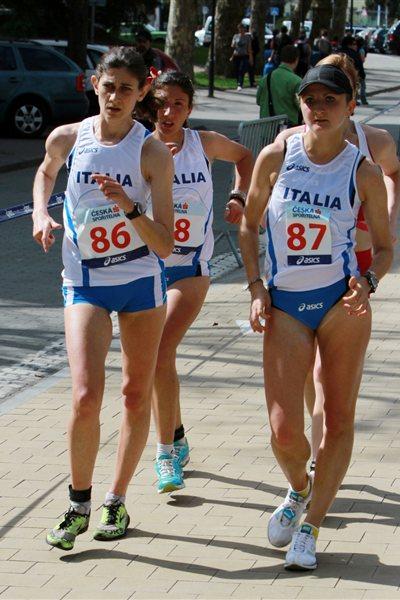 Sibilla Di Vincenzo (No. 86) en route to victory in Podebrady (Jan Kucharčík for atletika.cz)