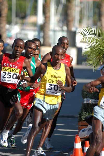 Leading pack in action (IAAF)