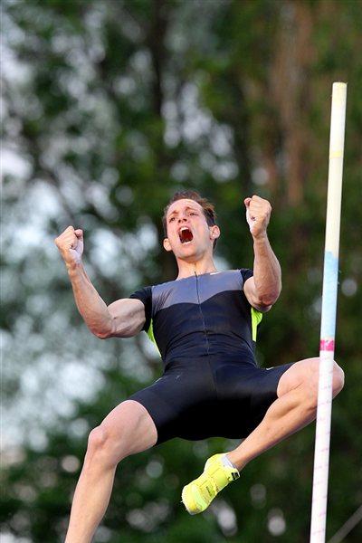 Renaud Lavillenie opens with a 5.90m clearance in Ostrava (graf.cz)
