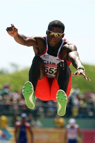 Leonel Suarez long jumping in the Decathlon at the 2011 Pan American Games (Getty Images)