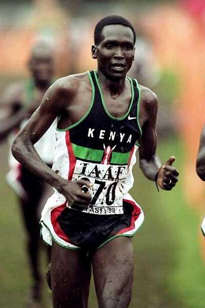 Paul Tergat on his way to his last World Cross gold in 1999 (Getty Images)