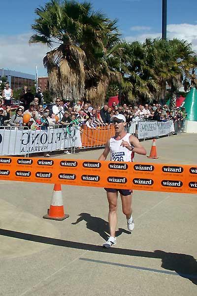 Nathan Deakes breaks the World record for the 50km Race Walk in Geelong (Andrew Hair - TEAM)