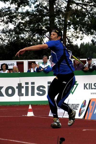 Tero Pitkämäki throwing in Kuortane, Finland (Paula Noronen)