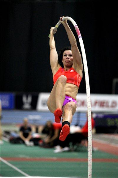 Jenn Suhr en route to her 4.88m clearance in Boston (Victah Sailer)