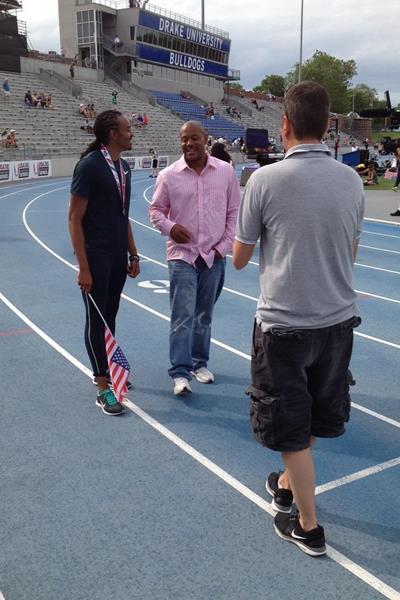 Aries Merritt talks to Maurice Greene at the 2013 US Championships ()
