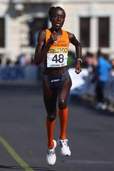 Lornah Kiplagat of the Netherlands in action (Getty Images)