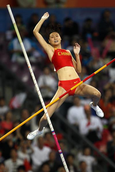 China's Li Ling wins the Pole Vault (Getty Images)