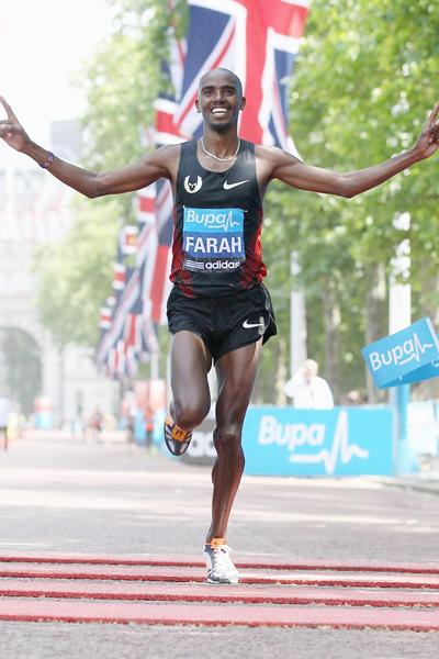 Mo Farah wins the 2011 'Bupa London 10,000' (© Getty Images)