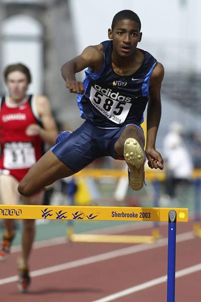Jason Richardson of USA wins his 400m Hurdles heat at the 2003 World Youth Championships (Getty Images)