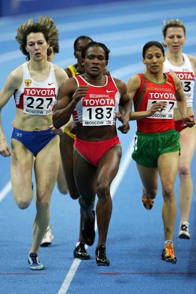 Maria de Lurdes Mutola of Mozambique on her way to victory in the 800m final (Getty Images)
