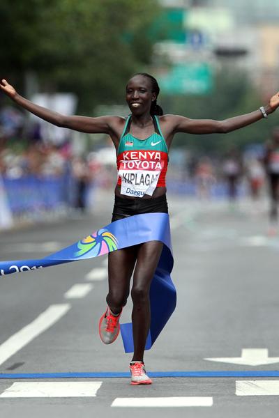 Edna Kiplagat triumphs in Daegu (Getty Images)