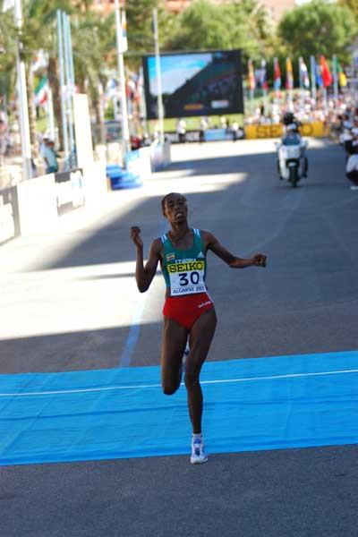 Berhane Adere in action (IAAF)