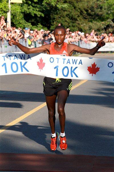 Geoffrey Mutai produces a dominating run in the 2012 Ottawa 10km (Victah Sailer)