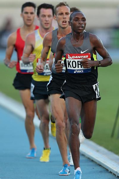 Japhet Korir leads the pack in the 5000m in Melbourne (Getty Images)