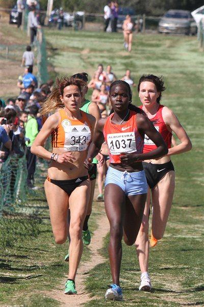 Gorreti Jepkoech en route to her first international win in Albufeira (Marcelino Almeida)