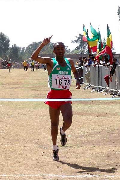 Abebe Dinkessa wins the 2005 Jan Meda Cross Country in Addis Ababa (Nahom Tesfaye)