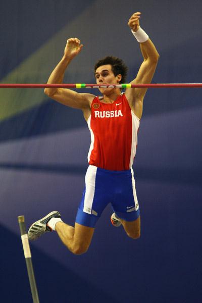 Gold medallist Yevgeniy Lukyanenko in action in the men's pole vault (Getty Images)