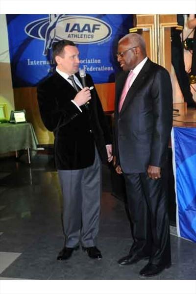 Nikolay Fedorov, President of Chuvash Republic and Lamine Diack, President of the IAAF - exchange gifts at the IAAF Dinner (Jan Zmek)