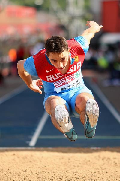 Aleksandr Menkov flies out to 8.36m at the 2013 European Team Championships (Getty Images)