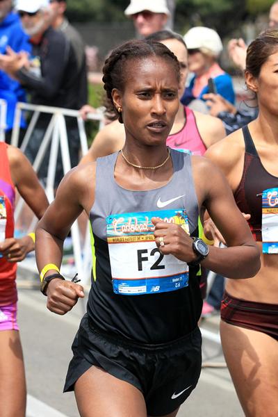 Gelete Burka on her way to victory at the Carlsbad 5000 (Victah Sailor)