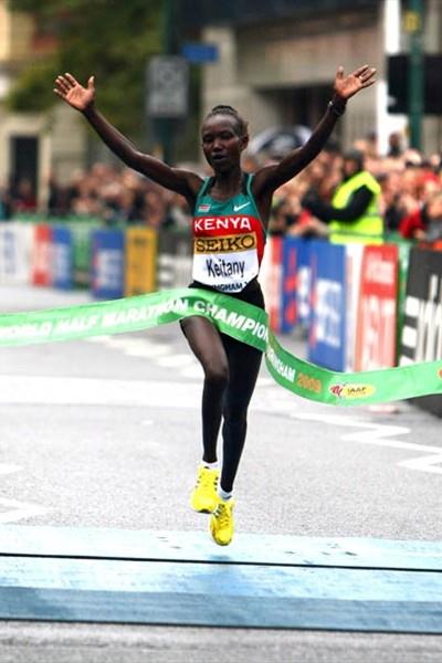 Mary Keitany wins the IAAF/EDF Energy World Half Marathon Championships in Birmingham (Getty Images)