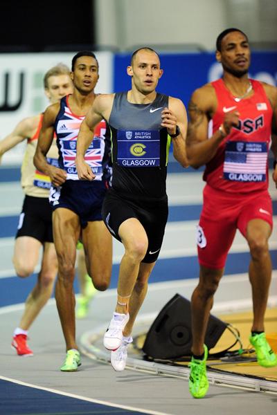 Duane Solomon leads from Dai Greene in the 600m at Glasgow (Getty Images)