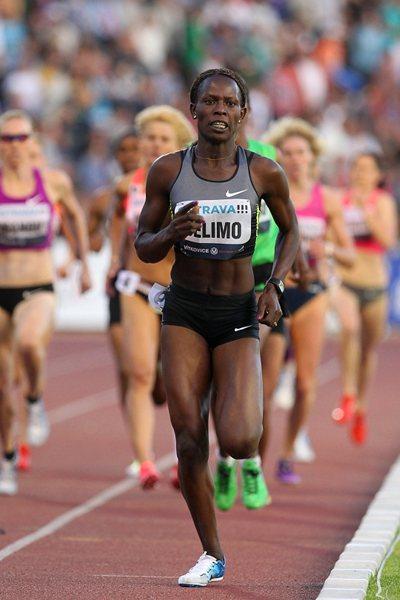 Pamela Jelimo en route to her dominating victory in Ostrava (graf.cz)