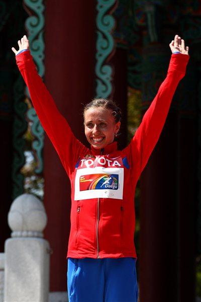 Olga Kaniskina celebrates winning her third consecutive World Championships gold medal (Getty Images)