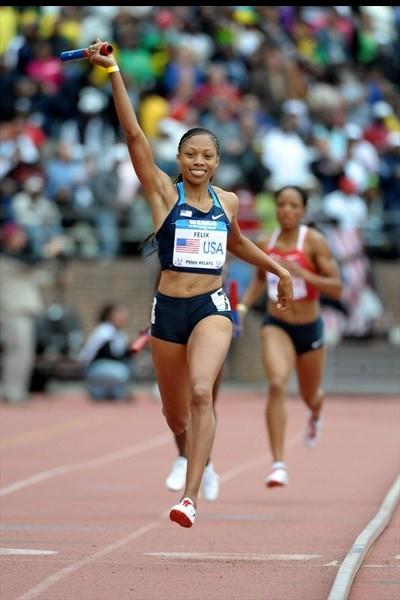 Allyson Felix anchors the victorious 4x400m quartet at Penn (Kirby Lee)