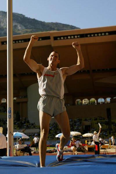 Tim Mack of the US celebrates clearing 6.01m at the World Athletics Final (Getty Images)