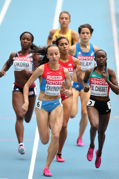 Mariya Savinova and Brenda Martinez in the womens 800m at the IAAF World Championships Moscow 2013 (Getty Images)