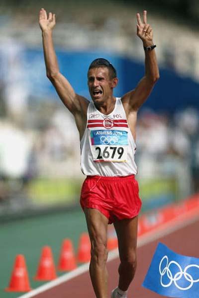 Robert Korzeniowski of Poland wins the 50km Walk (Getty Images)