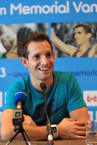 Renaud Lavillenie at the press conference ahead of the 2013 IAAF Diamond League final in Brussels (Jean-Pierre Durand)