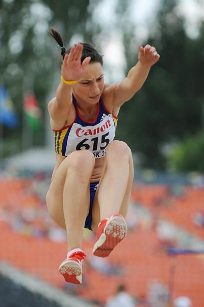 Florentina Marincu on her way to winning the long jump at the 2013 World Youth Championships (Getty Images)