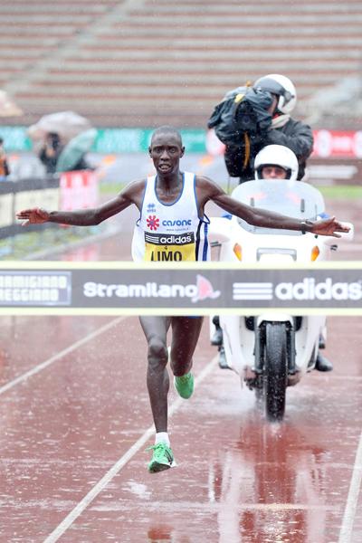Kiprop Limo wins the Stramilano Half Marathon (Giancarlo Colombo)