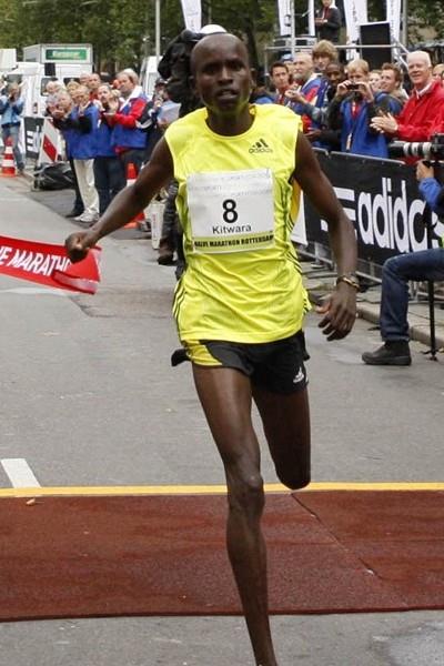 Sammy Kitwara breaks the tape in 58:58 at Rotterdam (John de Pater)