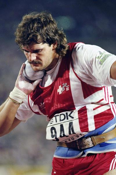 Swiss shot putter Werner Gϋnthӧr (Getty Images)