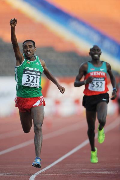 Marese Kahsay of Ethiopia wins the 2000m steeplechase at the 2013 World Youth Championships (Getty Images)