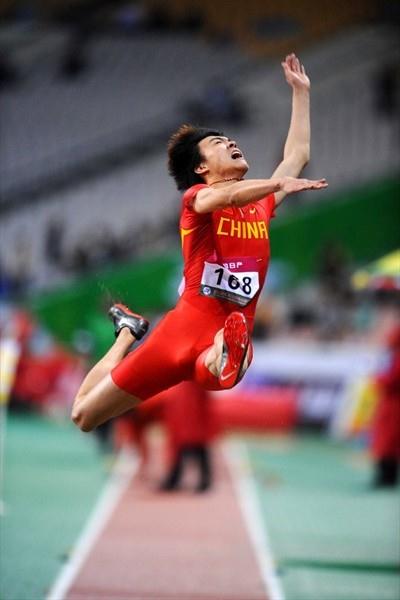 8.16m leap for Li Jinzhe to nab the Asian title (Jiro Mochizuki)