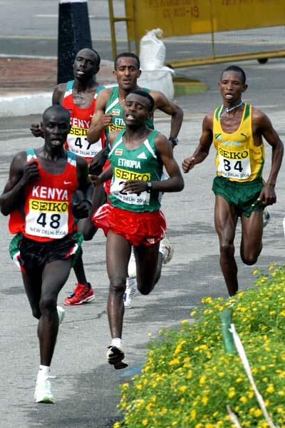 Paul Kirui leads the pack (Prakash Singh (AFP) for the IAAF)