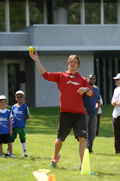 Andreas Thorkildsen throws the vortex javelin at the IAAF / Nestlé Kids’ Athletics demonstration in Vevey, Switzerland (Jiro Mochizuki)